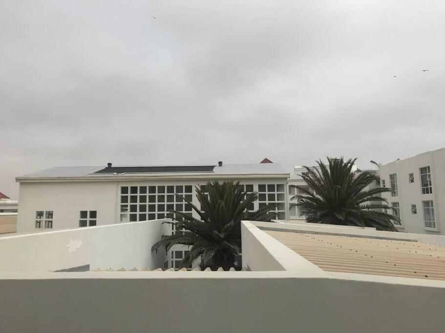 A Zen And Chic Beachfront Apartment Swakopmund Esterno foto